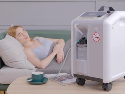 How does an oxygen concentrator work