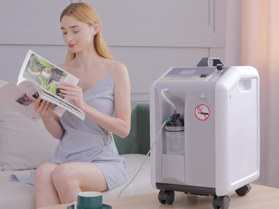 How does an oxygen concentrator work