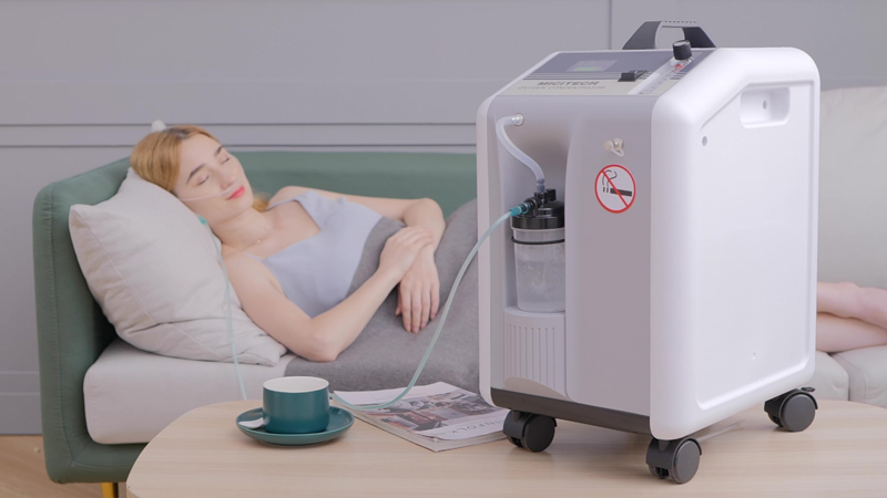 How does an oxygen concentrator work