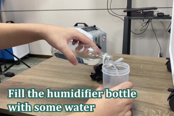 How to connect the humidifier bottle to the oxygen concentrator