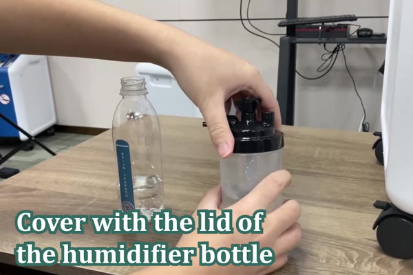 How to connect the humidifier bottle to the oxygen concentrator