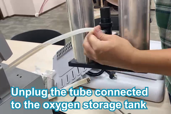 How to disassemble the oxygen system out of the oxygen concentrator