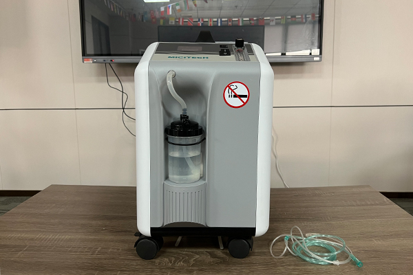 How to use the oxygen concentrator at work